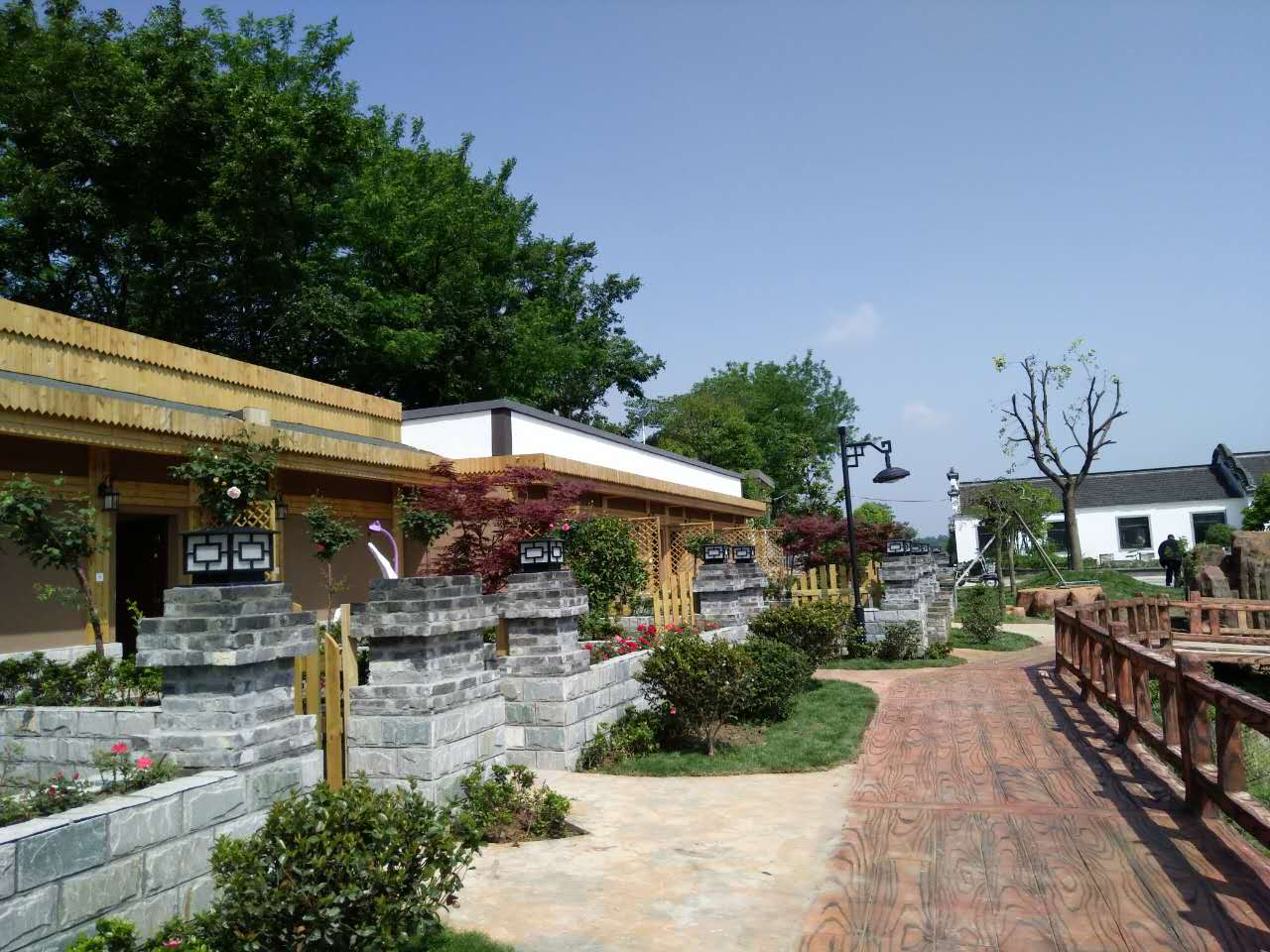 栖息九卿山庄,回归自然田园生活