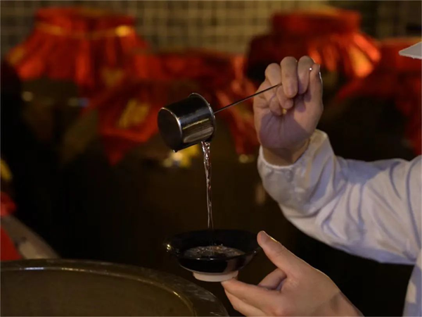 九江双蒸蓝标系列破亿：米香品类的历史性时刻