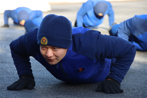 体能训练强基础 练兵掀起大热潮