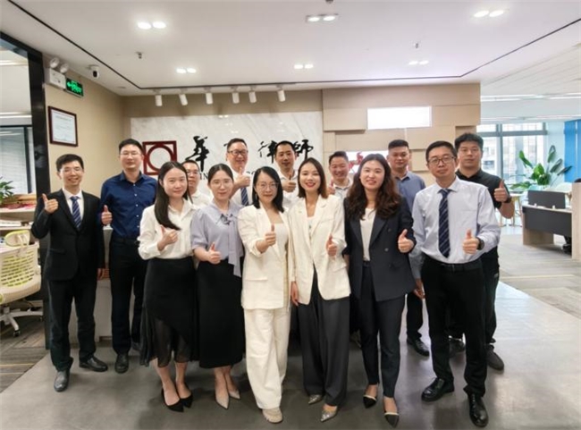 能飞受邀参加华商低空经济法律研究院惠州分院专家授牌暨战略合作签约仪式