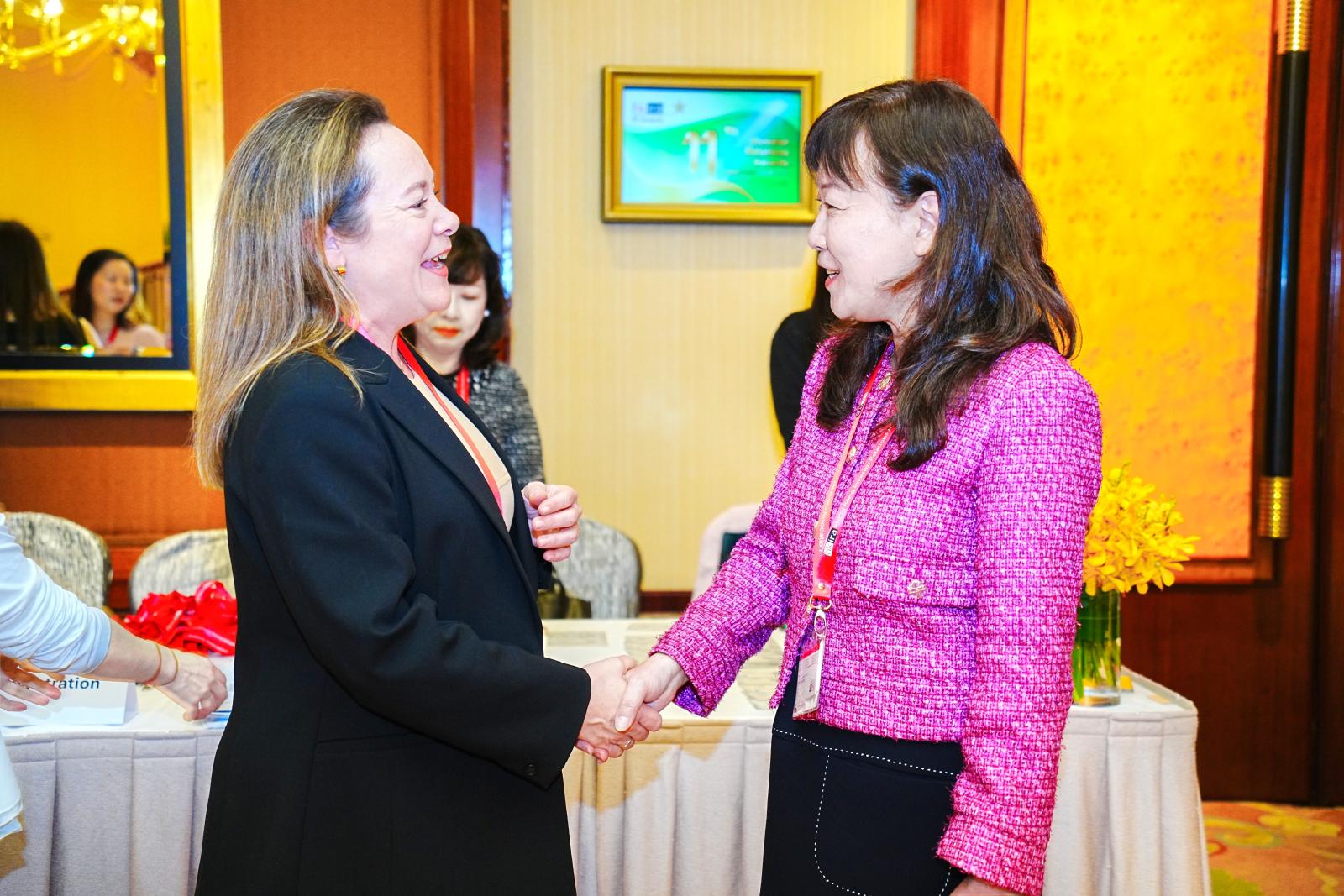 dr-eva-chan-and-melanie-morfill.jpg