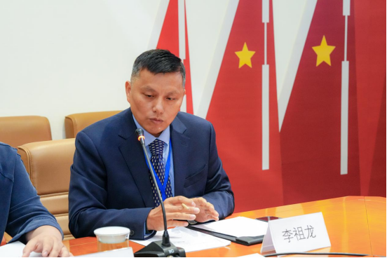 我国自主研发反光材料通过验收交通标识领域实现重大突破