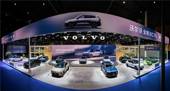 豪华超混第一车，沃尔沃全新XC70“七彩”亮相成都车展