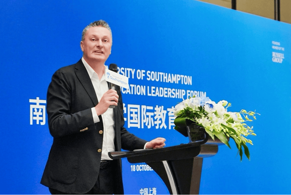 以教育创新、科研合作与全球就业力建设深化中英伙伴关系