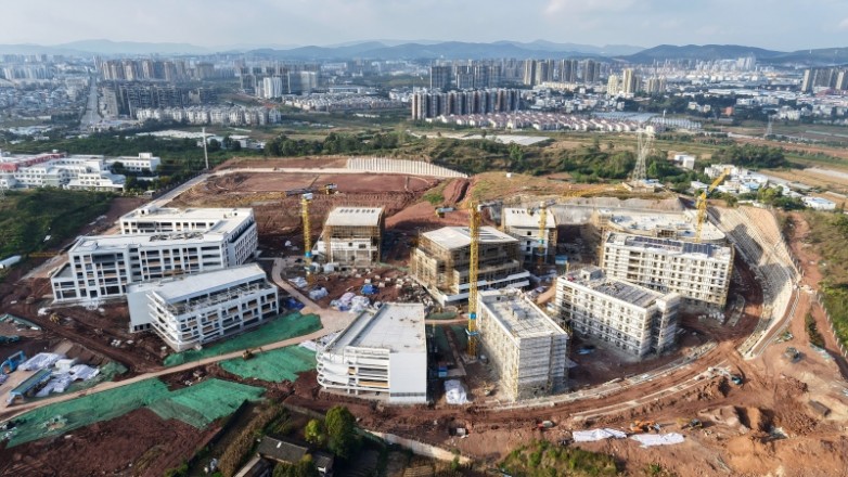 中建四局承建的楚雄职业教育园区建设项目(北片区一期)主体结构全面封顶