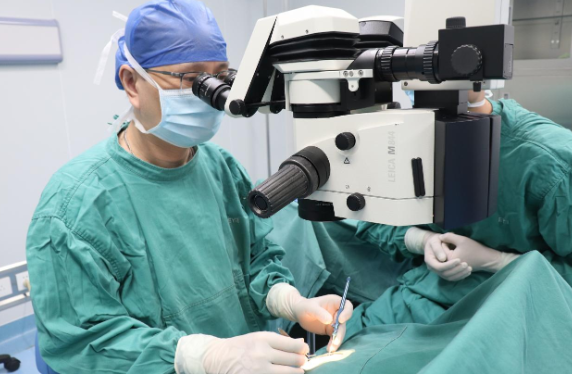 不小心一拍，女子右眼近乎失明！糖尿病患者的眼睛有多脆弱？——福州爱尔眼科