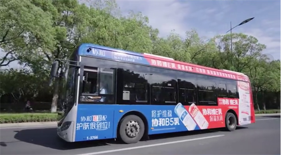 苏州街头突然多了很多"红蓝配"公交车，到底想干啥？