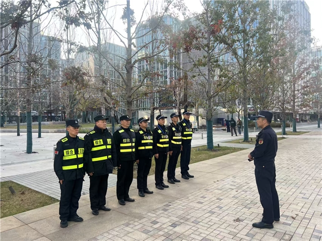 古荡城管：筑牢安全防线，守护节日祥和