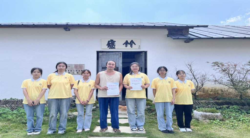 以青春续漆韵:广西师大学子研学桂林漆器制作技艺