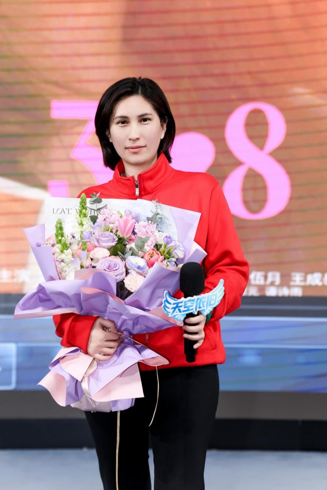 红色体育铸魂 光影传暖聚力《天空依旧》三八首映礼