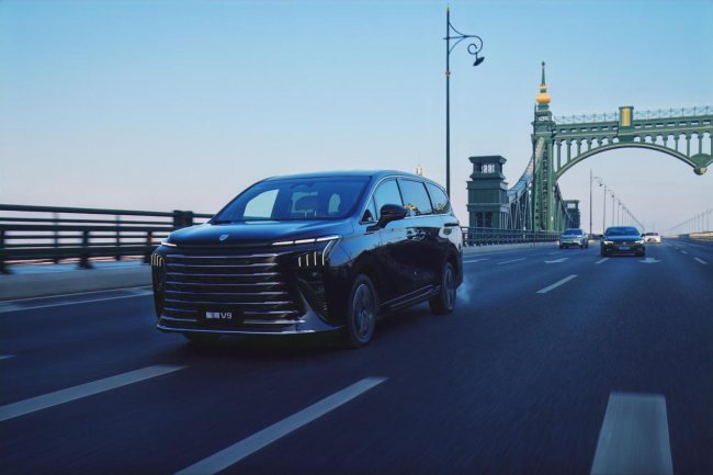 春分花海赴约,星海V9以全能实力伴全家畅行春日