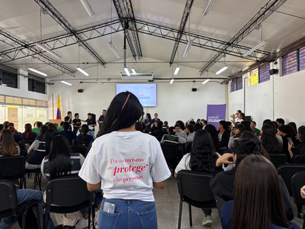 Holafly 携手 Valientes Colombia 支持社区主导倡议，应对旅游业带来的社会影响