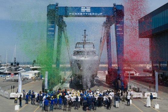 定制法拉帝Navetta 35首艇下水
