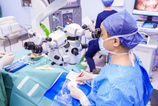 ​仅存眼前光感、全身慢病缠身，上海爱尔眼科完成高风险白内障手术