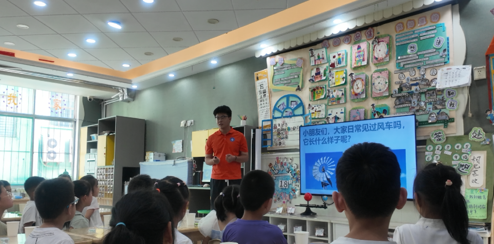 播撒星火情系稚园，宣讲红史笃志践行 —— 山东科技大学智绘红苗 AI 宣讲实践团赴泰安开展红色研学实践