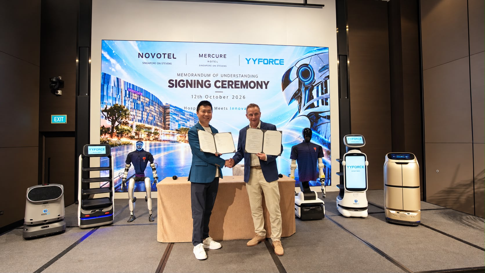 YYForce 携手 Novotel & Mercure Singapore on Stevens 达成里程碑式合作，将人形机器人引入酒店服务业
